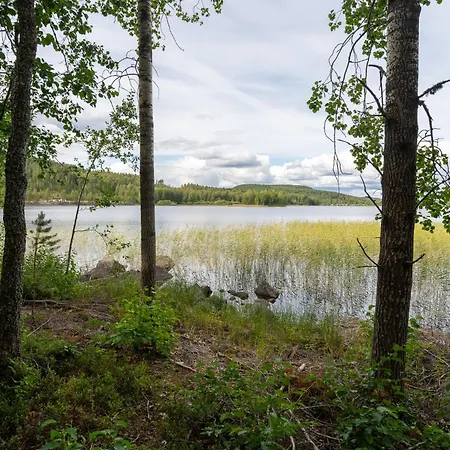 Private High Quality By The Lakeside Hébergement de vacances *