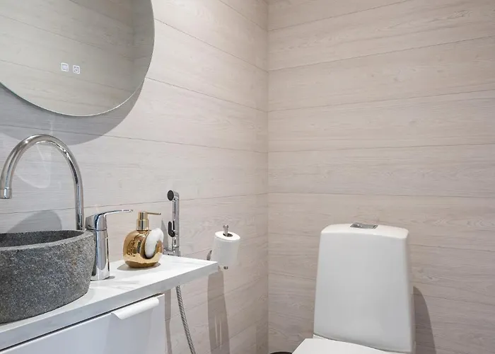 Private Quality Suite, Sauna & Lake Views