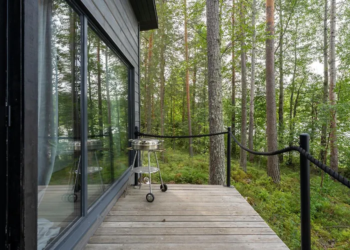 Private Quality Suite, Sauna & Lake Views *